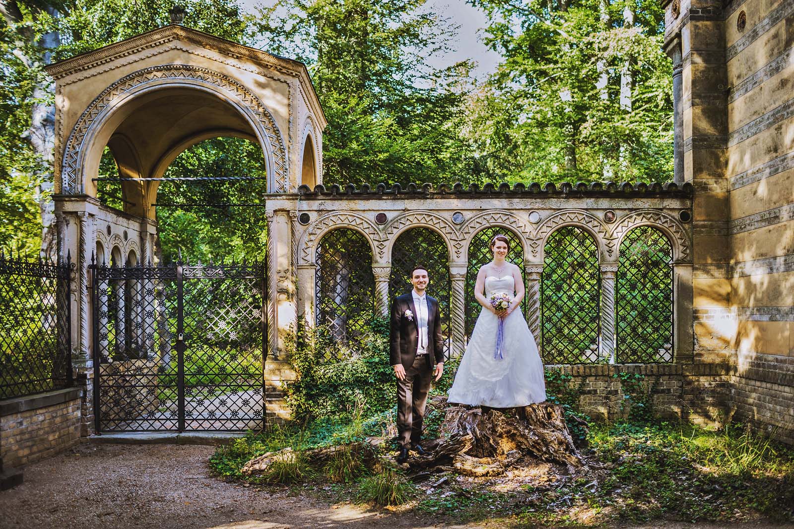 Hochzeitsfotograf Berlin Hochzeitsportrait im Schlosspark Glienicke Copyright by Hochzeitsfotograf www.berliner-hochzeitsfotografie.de